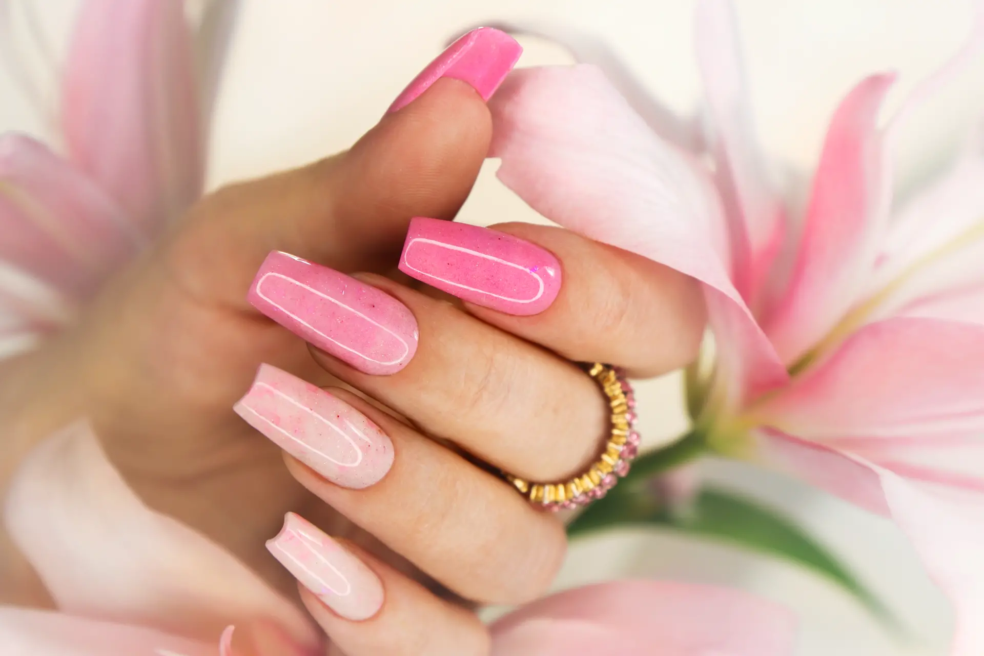 pink-elongated-nail-extension-with-fine-glitter (1)
